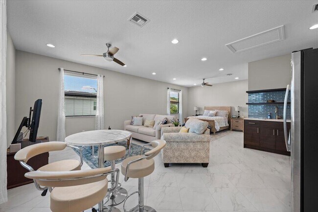 Building Photo - 5013 Grandiflora Rd