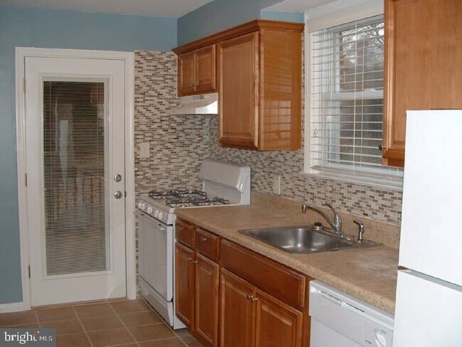Building Photo - 36 S Malin Rd