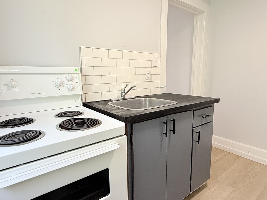 Primary Photo - 349 Campbell Ave