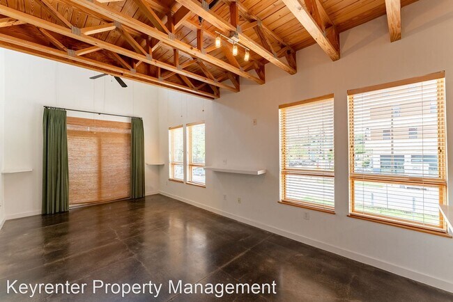 Building Photo - 1 br, 2 bath House - 1601 E 5th St #206