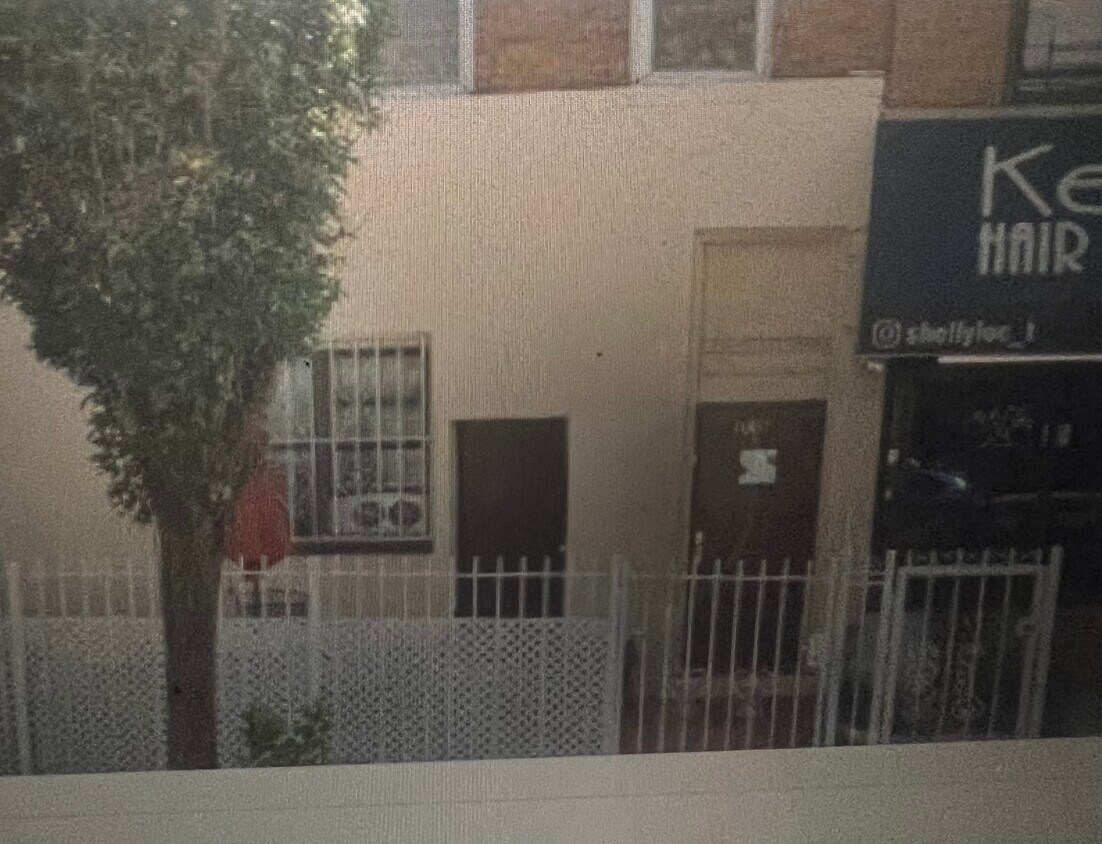 Foto del edificio - 1081 Rogers Ave