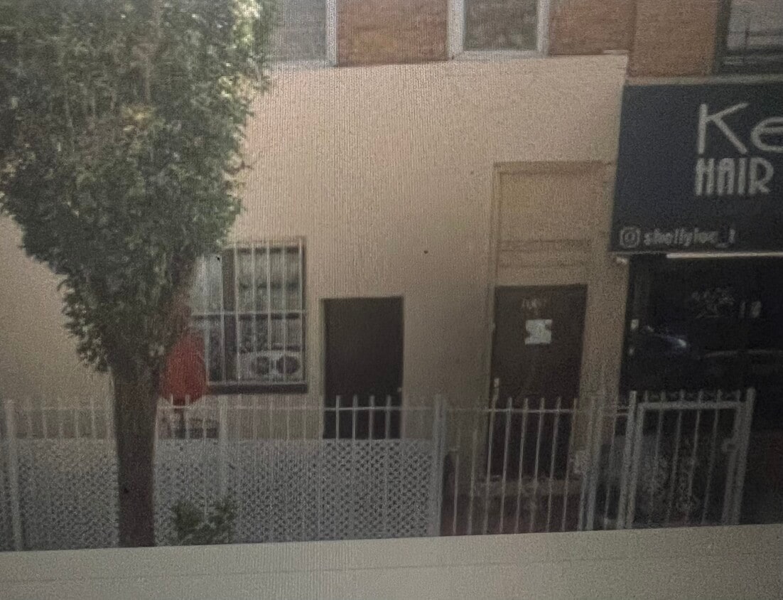 Building Photo - 1081 Rogers Ave