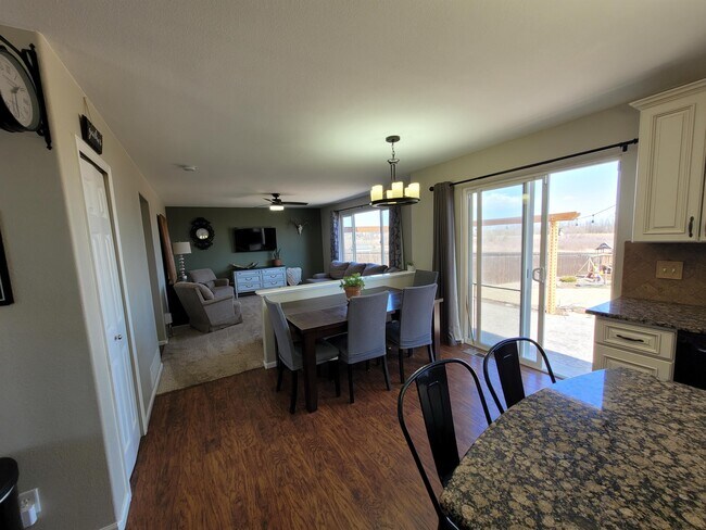 Foto del edificio - 7588 Greenough Rd