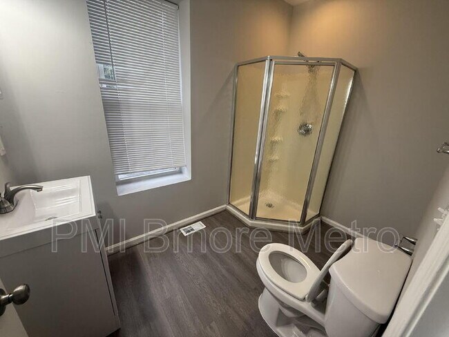 Foto del edificio - 2643 E Madison St