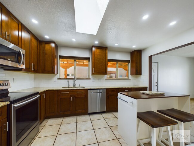 Building Photo - Single Level, single family home with gara...