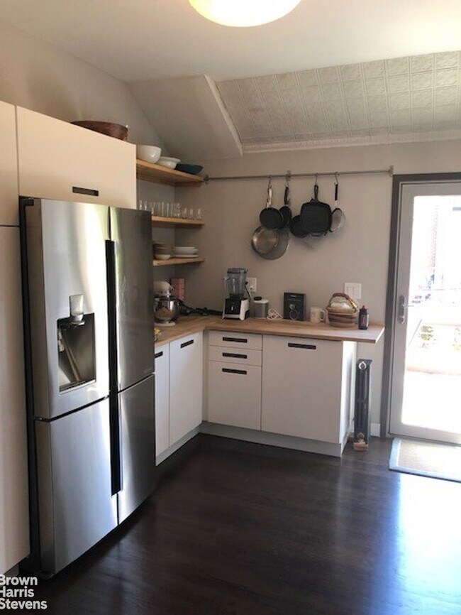 Building Photo - Amazing 3 BR 3 Bath in Carroll Gardens
