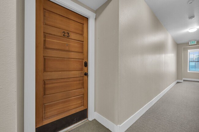 Building Photo - Pinebrook Pointe