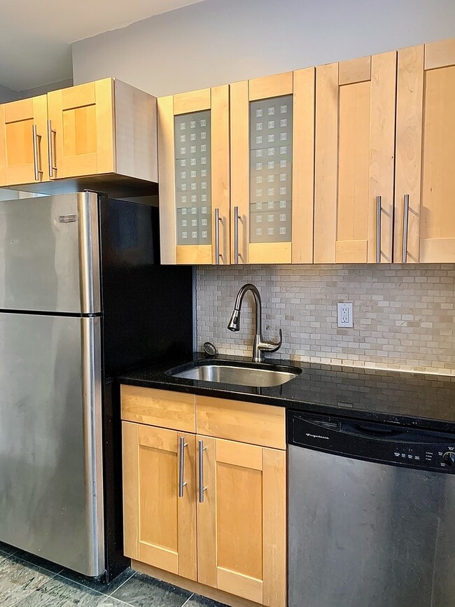 Building Photo - 57 Corbin Ave