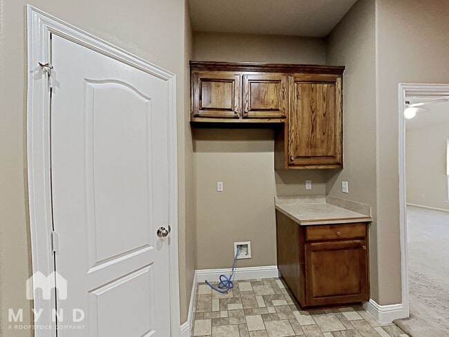 Building Photo - 8564 Lake Springs Trl