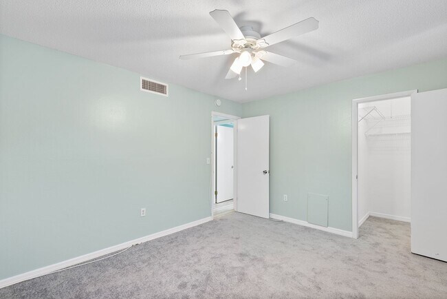 Foto del edificio - Bear Creek Apartments (1)