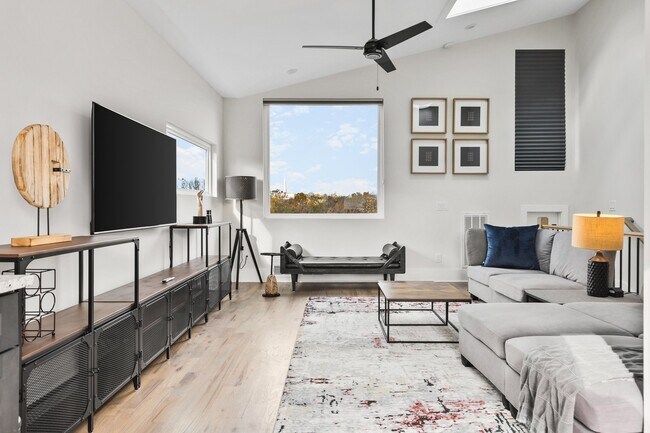 Foto del edificio - 519B Weakley Ave