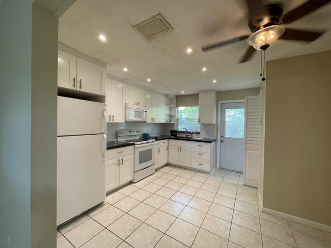 Foto del edificio - 4661 SW 66th Ave