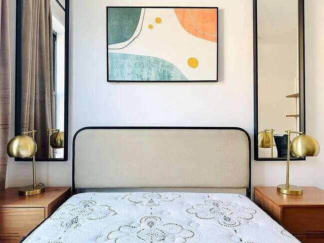 Foto del edificio - Furnished room/NOT APARTMENT