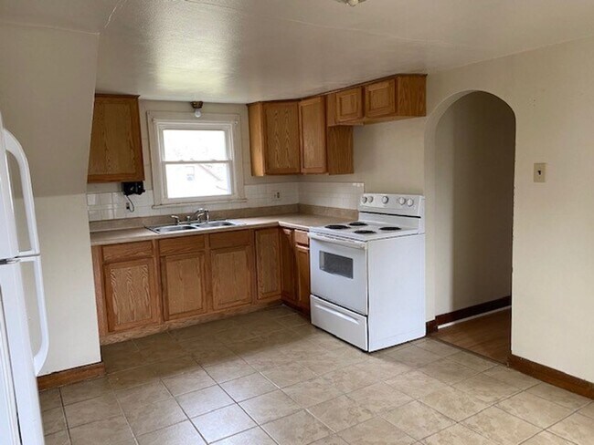 Foto del edificio - Hill 387-389-393 Brush Avenue