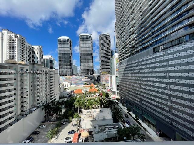 Building Photo - 1100S S Miami Ave