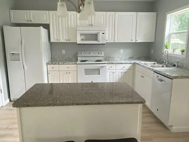 Foto del edificio - 108 Village Dr