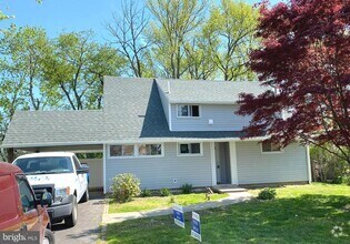 Building Photo - 73 Whitewood Dr