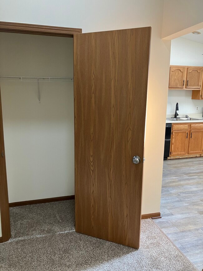 Building Photo - 665 Mumford Dr