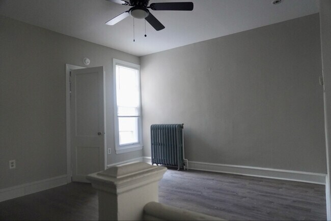 Foto del edificio - 5900Chester Ave