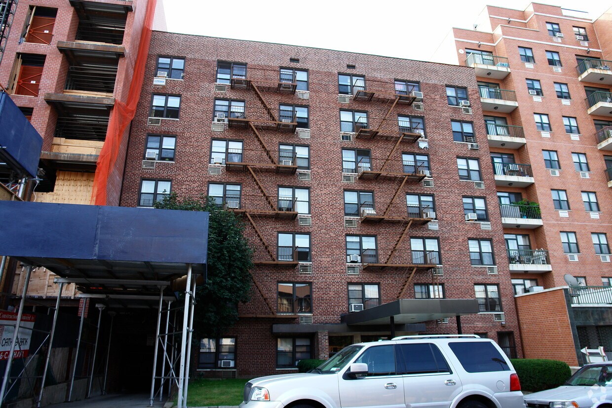 Building Photo - 14224 38th Ave