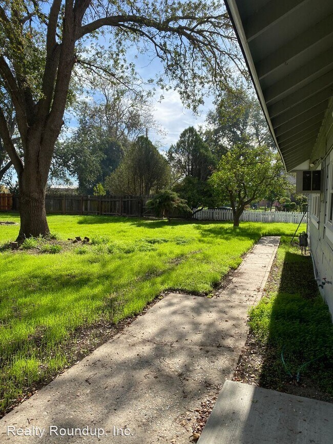 Foto del edificio - 3 br, 1 bath House - 9059 Grove St