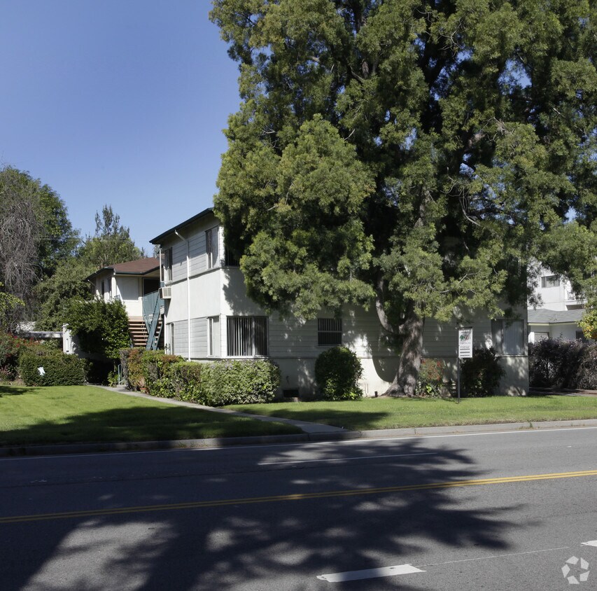 Primary Photo - 4605 Fulton Ave