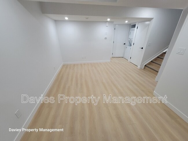 Photo du bâtiment - 16230-16219 19 Ave SW