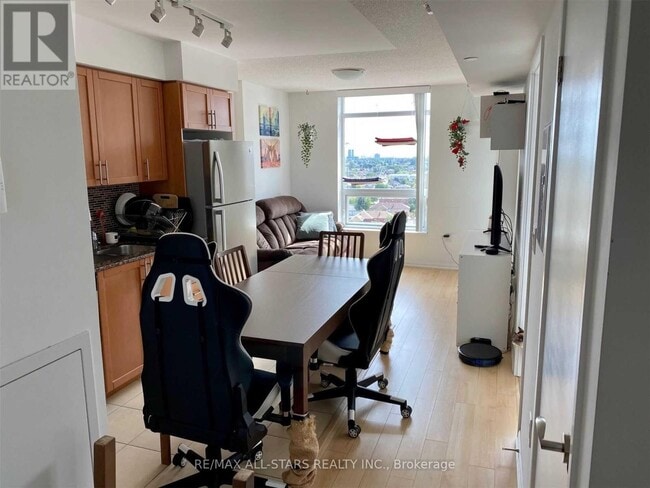 Building Photo - 830 Lawrence Ave W