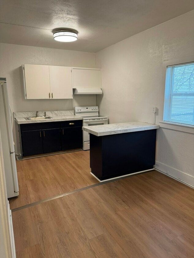 Primary Photo - 2203 W Mallon Ave