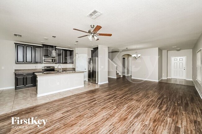 Foto del edificio - 2704 Garden Falls Dr