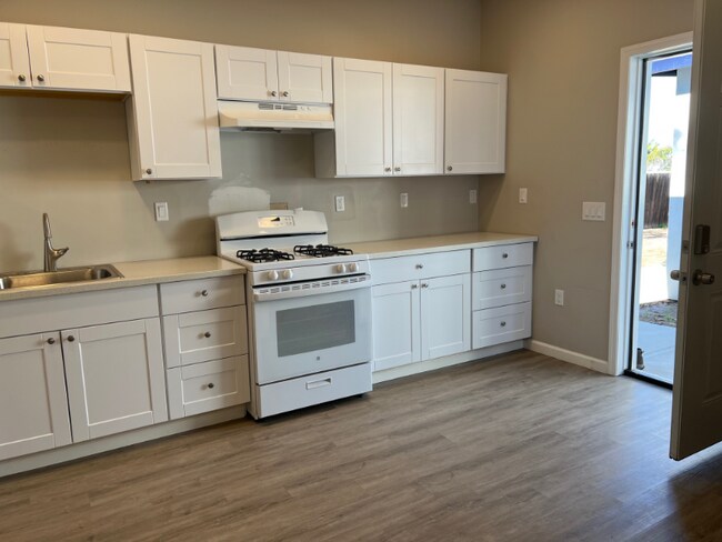 Building Photo - 201 Eaton Way