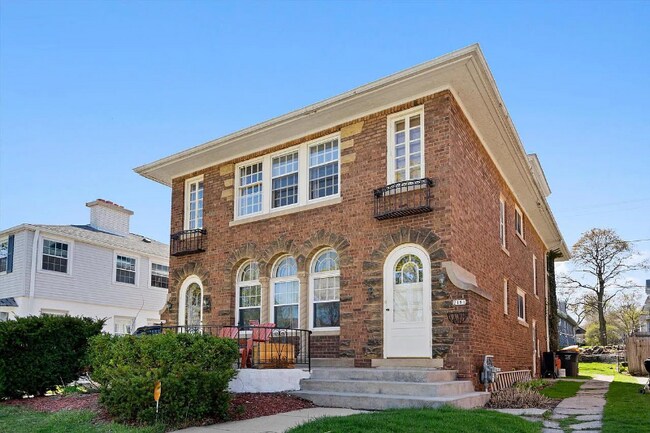 Foto del edificio - 2181 N 69th St