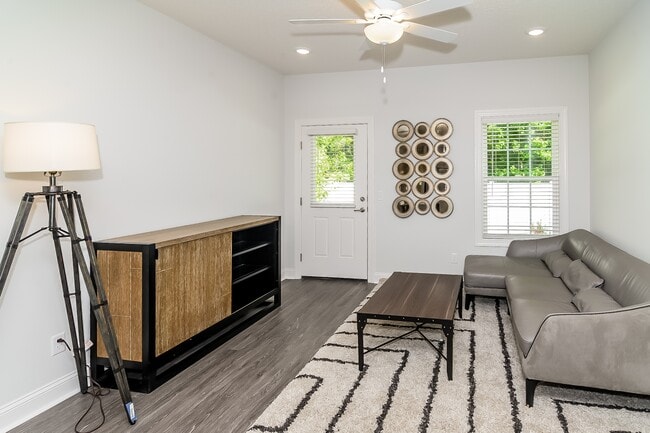 Building Photo - 1129 Walker Point Way