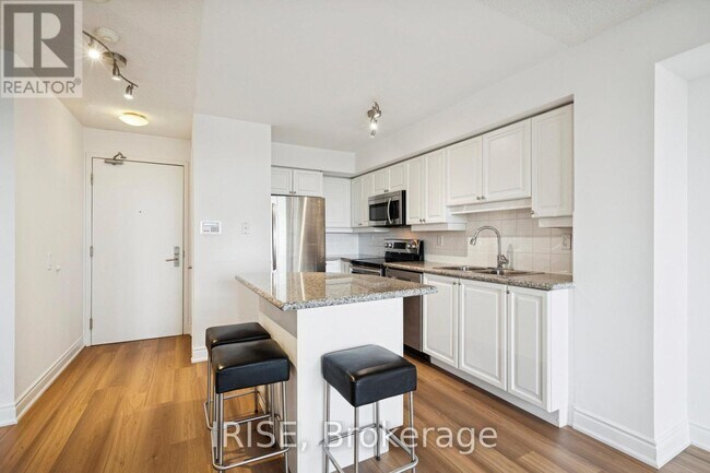 Photo du bâtiment - 78 Harrison Garden Blvd