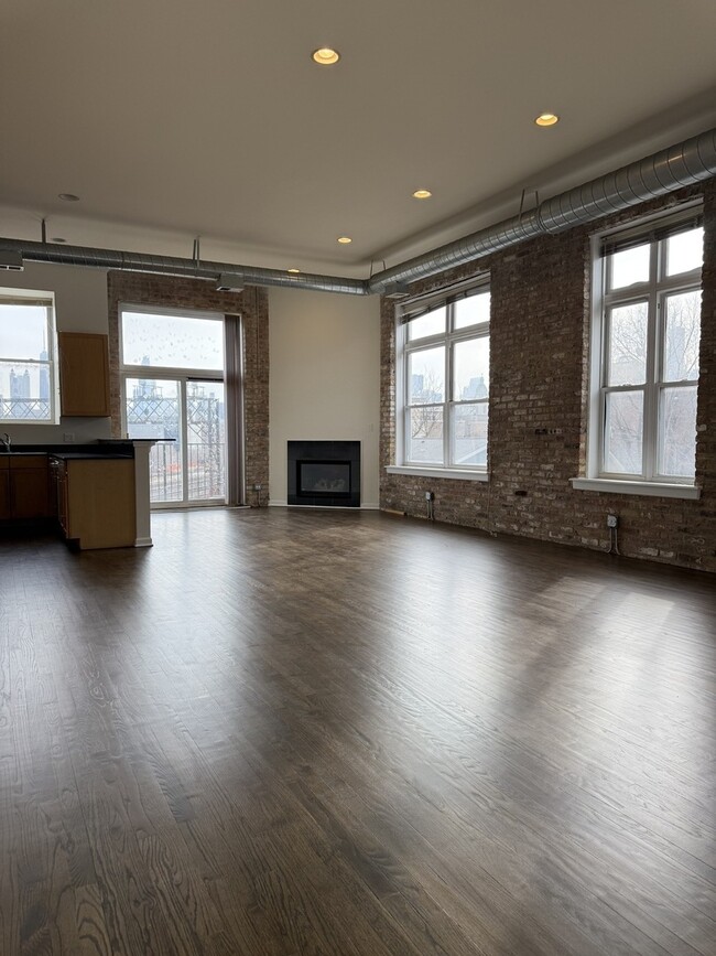 Building Photo - 949 N Willard Ct