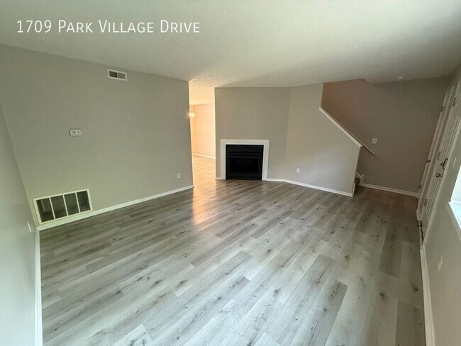 Foto del edificio - 1709 Park Village Dr