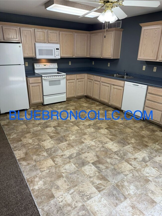 Foto del edificio - Remodeled 3-Bedroom Home in Lee’s Summit w...