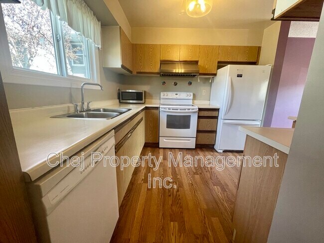 Photo du bâtiment - 4403 Riverbend Rd NW