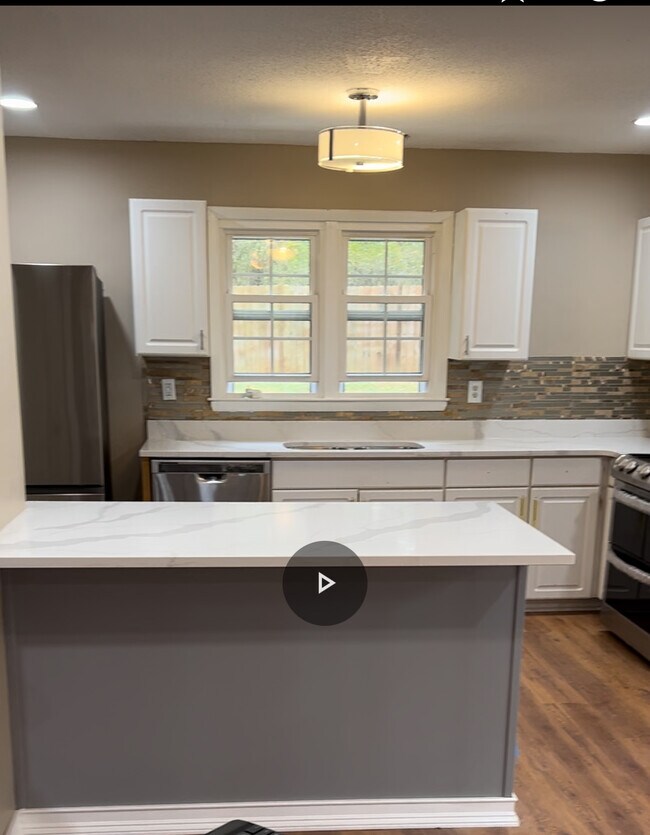 Kitchen with quartz countertops & island - 9004 Habitat Cir