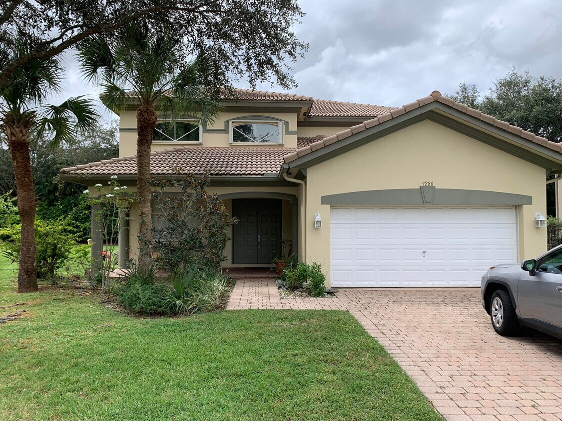 Foto principal - 9280 Silver Glen Way