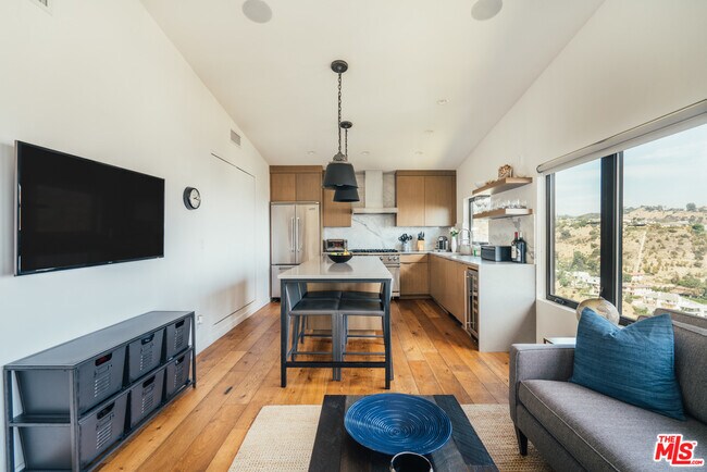 Building Photo - 8179 Mannix Dr