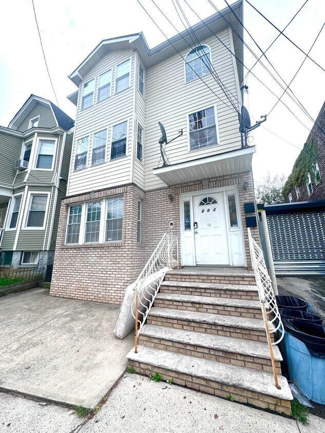 Primary Photo - 202 Bergen Ave