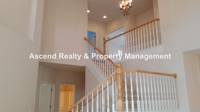 Building Photo - Bethany 4 Bed One Bed & Full Bath on Main Fenced Yard w/EV Charger Close to Schools & Shopping