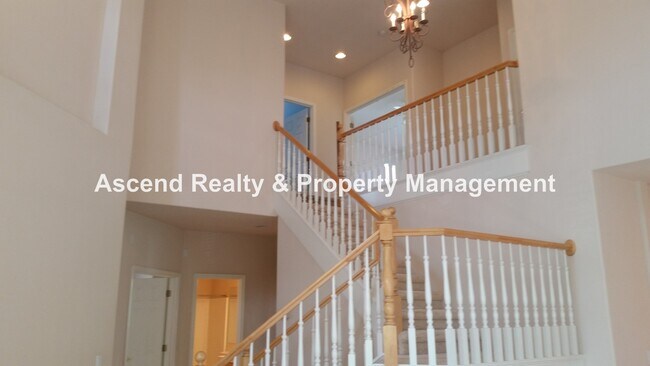 Foto del edificio - Bethany 4 Bed One Bed & Full Bath on Main Fenced Yard w/EV Charger Close to Schools & Shopping