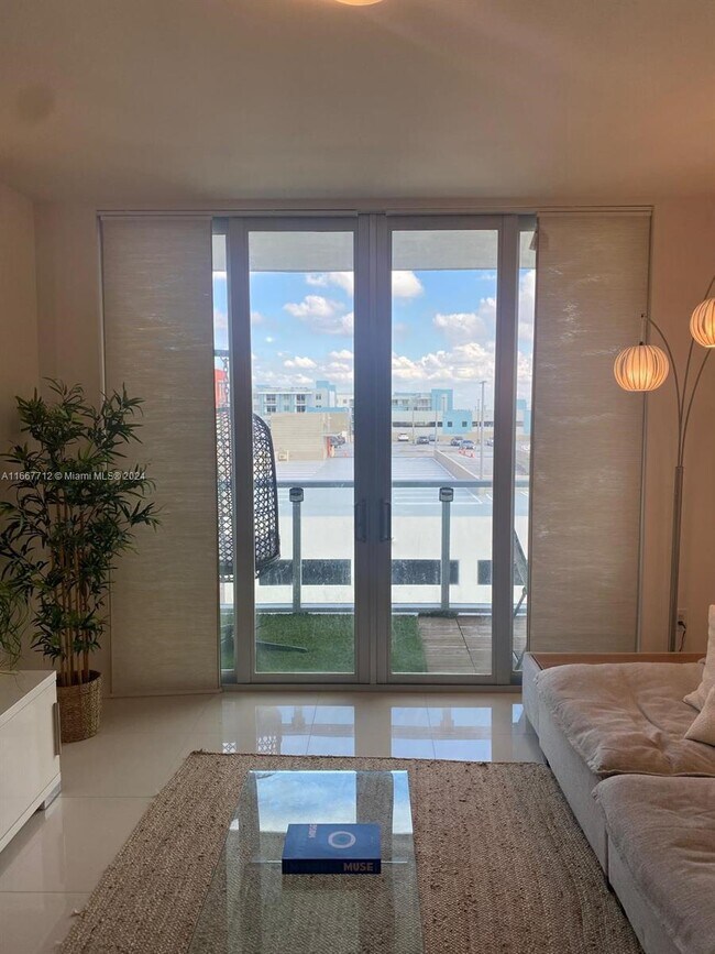 Foto del edificio - 7825 NW 107th Ave