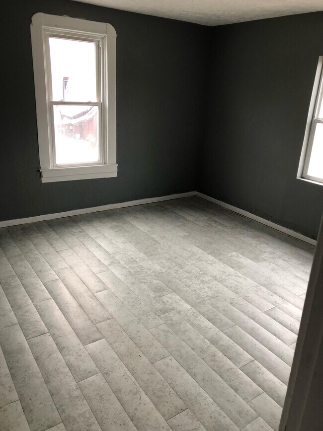 Building Photo - 1064 W Roache St