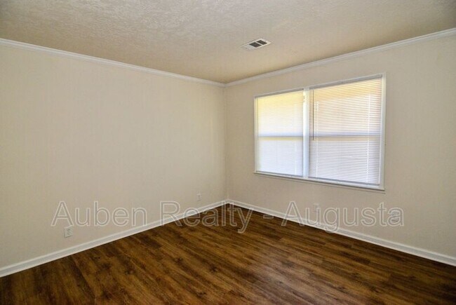Building Photo - 146 Nathaniel Howard Rd