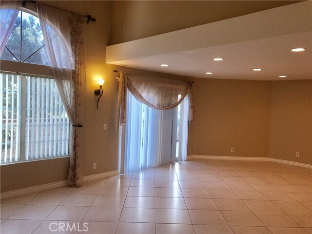 Building Photo - 25096 Sanoria St