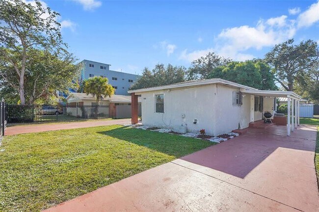 Foto del edificio - 1646 NE 150th St