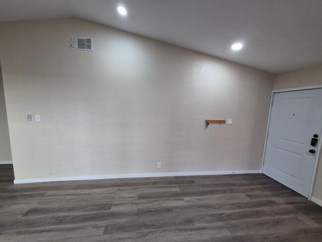 Foto del edificio - 4018 Sunrise Cove Dr
